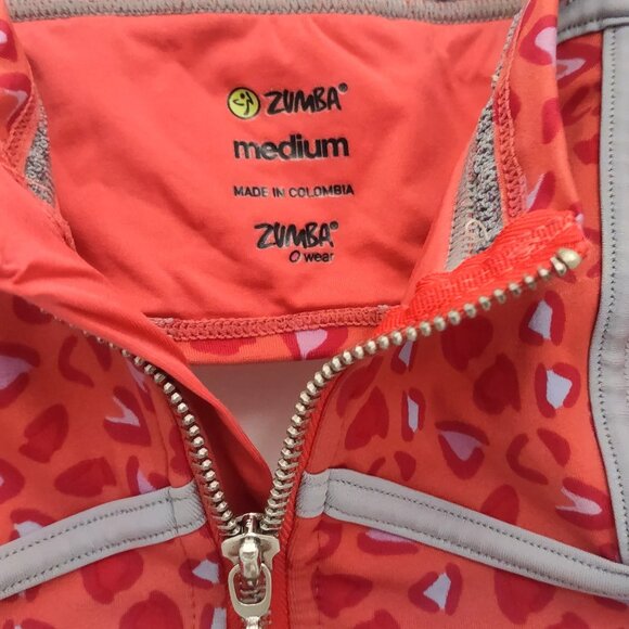 Front Zip sport bra in Pebbles print, size M. EUC - Picture 5 of 6